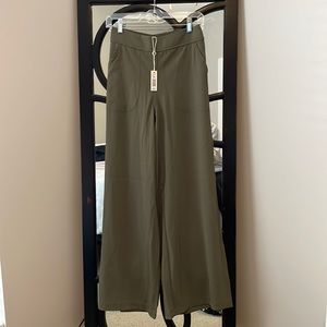 Max Studio Wide Leg Pant